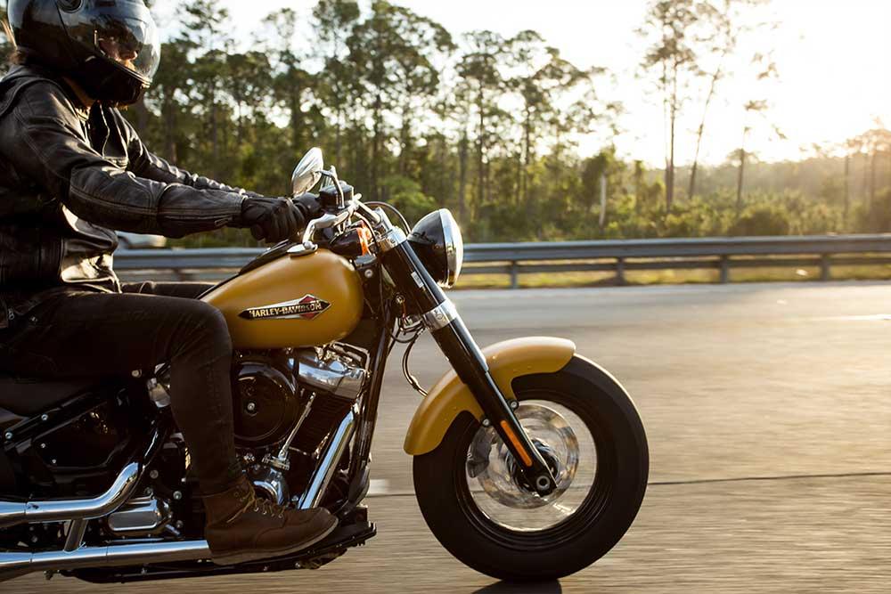 Motorcycle Rental in Bender